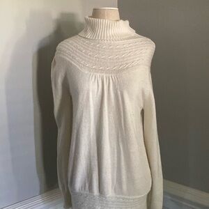 Tracie L Cream Sweater Small